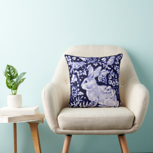Blaue und weiße Kaninchenpilze, Design "Dedham Blu Kissen