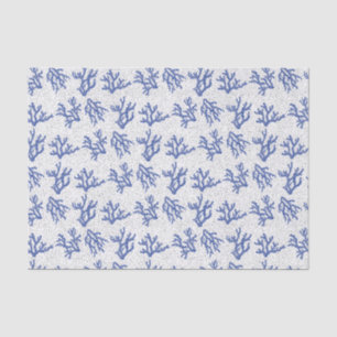 Blaue und weiße Koralle auf Papiertaschentuch Seidenpapier