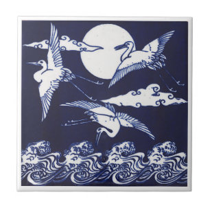 Blaue und weiße Kraniche mit Wellen und Mond im Vi Fliese