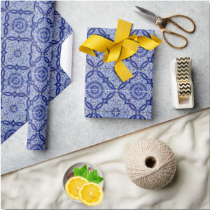 Blaue und weiße mediterrane Keramik Fliesenmuster Geschenkpapier
