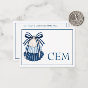 Blaue und weiße Muscheln und Bänder Monogramm Mitteilungskarte