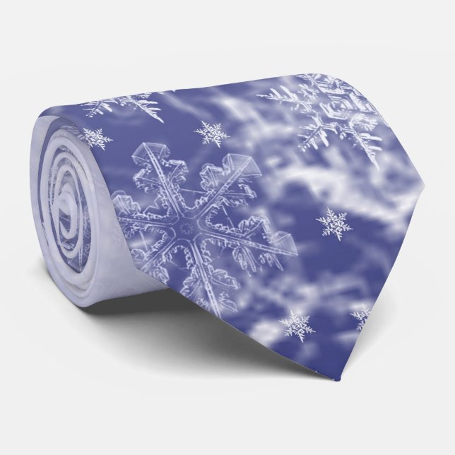 Blaue und weiße Schneeflocke Krawatte Männer (Gerollt)