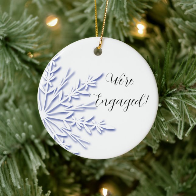Blaue und weiße Schneeflocke-Verlobung Keramik Ornament (Baum)