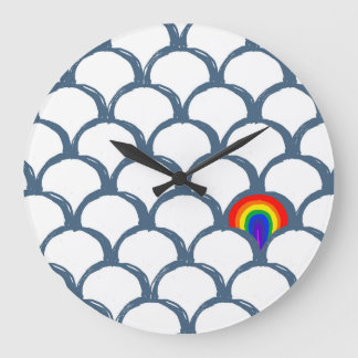 Blaue und weiße Skizze Scallop Muster & Regenbogen Große Wanduhr