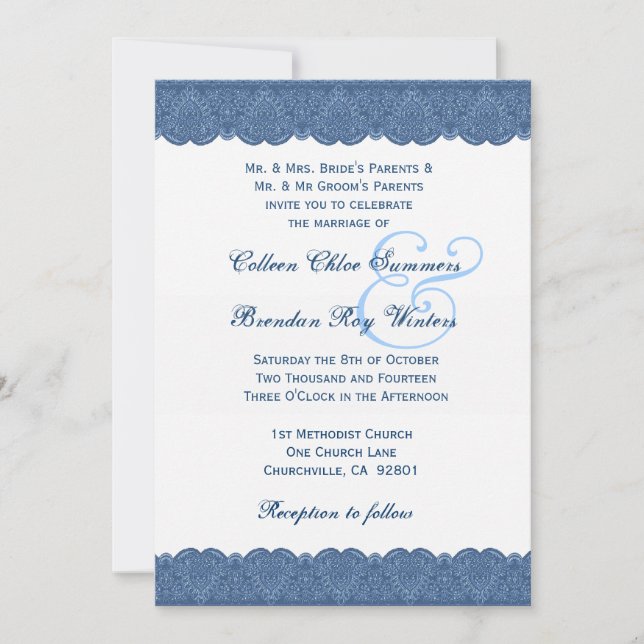 Blaue und weiße Spitzen elegante Monogramm Wedding Einladung (Vorderseite)