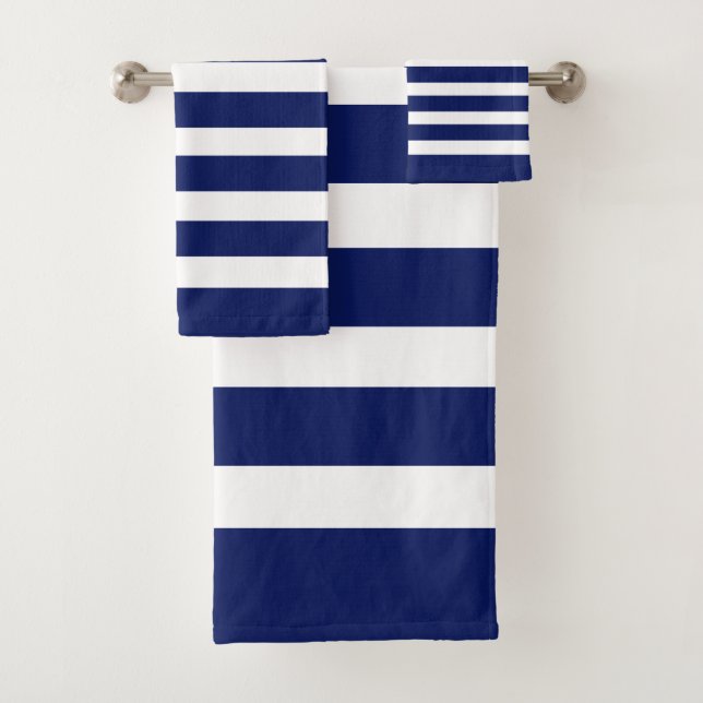 Blaue und weiße Streifen auf blauem Navy Badhandtuch Set (Insitu)
