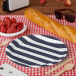 Blaue und weiße Streifen Pappteller<br><div class="desc">Maßgeschneiderte Party-Teller mit einem schicken,  preppy nautical Stripe Muster. Klicken Sie auf Anpassen,  um das Design mit Ihrem eigenen Text und Bildern zu personalisieren,  um ein einzigartiges Design zu erstellen,  das jedem Party-Dekor entspricht!</div>