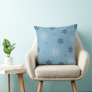 Blaue und weiße Winterschneeflocke Kissen