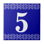Blaue Viktorianische Zahlenteile Fliese<br><div class="desc">Viktorianische Zahlenteile - Blau auf Weiß mit Bildlaufwerk-Grenze</div>