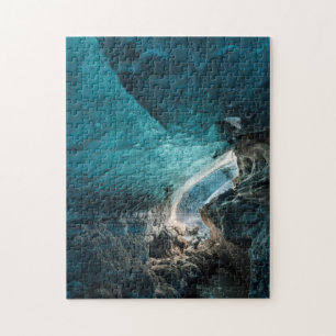 Blaue Wände einer Eishöhle