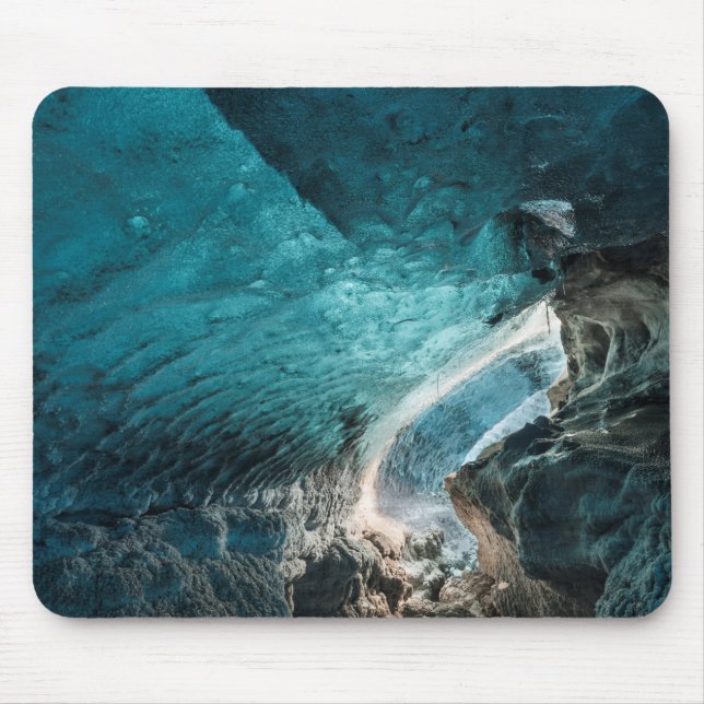 Blaue Wände einer Eishöhle Mousepad (Vorne)