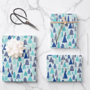 Blaue Weihnachtsbäume in einem Evergreen Forest Geschenkpapier Set