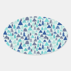 Blaue Weihnachtsbäume in einem Evergreen Forest Ovaler Aufkleber