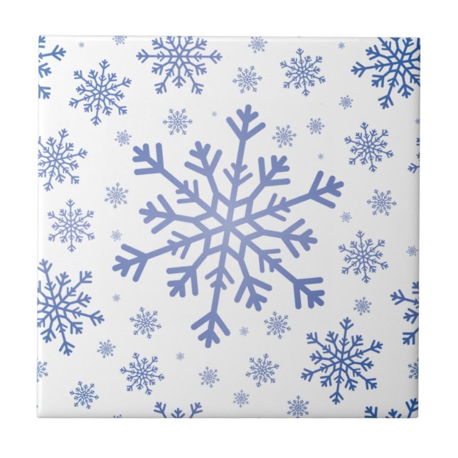 Blaue Weihnachtsschneeflocken im Winter Weiß Fliese (Vorderseite)