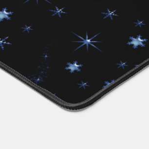 Blaue Weihnachtssterne, Schneeflocke am Nachthimme Schreibtischunterlage