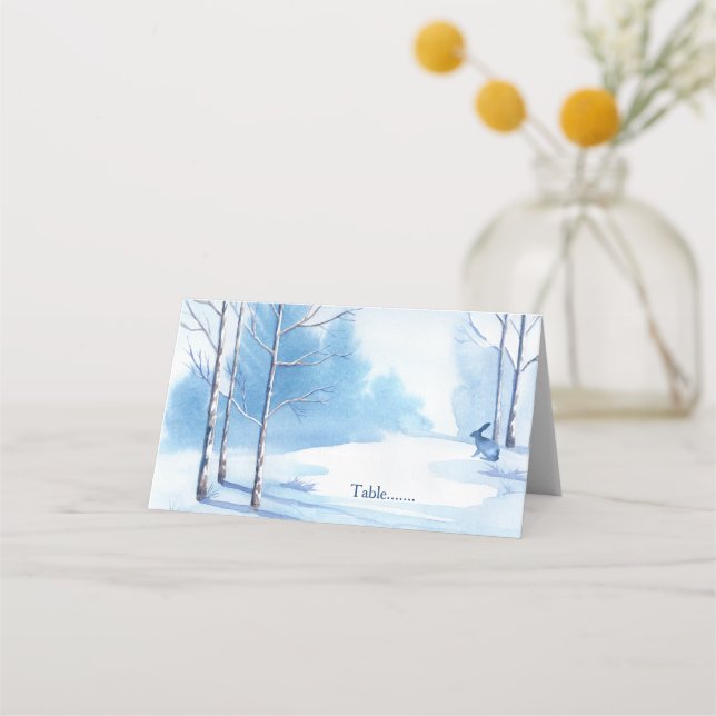 Blaue weiße Bäume, Kaninchen Winter Hochzeit Platzkarte (Vorderseite)