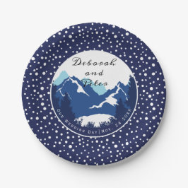 Blaue, weiße Berge und Nadelbäume Hochzeit Pappteller