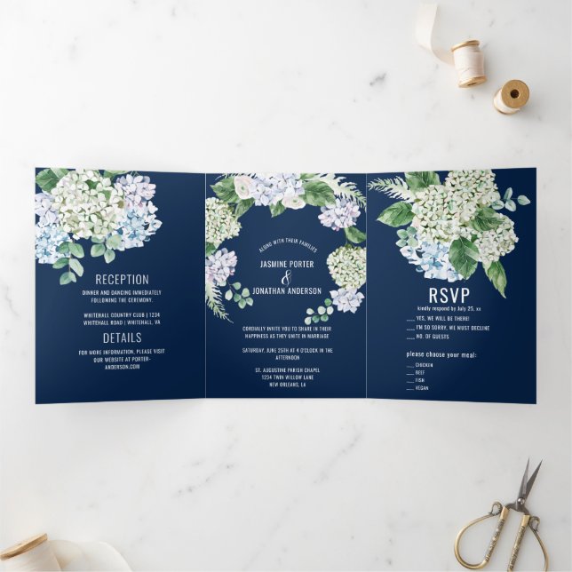 Blaue weiße Hydrangeas auf Hochzeiten der Marine Dreifach Gefaltete Einladung (Innenseite)