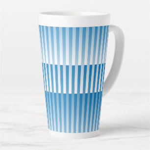Blaue weiße Streifenmuster Milchtasse