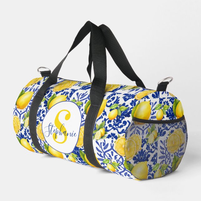 Blaue weiße Zitronenfliesen-Muster-Monogramm-Name- Duffle Bag (Rechte Ecke)