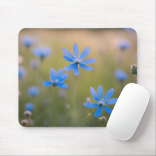 Blaue Wildblumen auf Meadow Mousepad