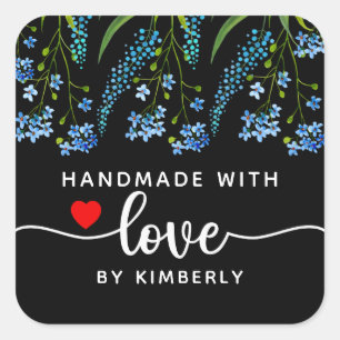 Blaue Wildblumen handgefertigt mit Liebe Black Quadratischer Aufkleber
