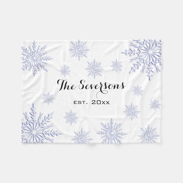 Blaue Winterschneeflocken auf Weiß Fleecedecke (Vorderseite (Horizontal))