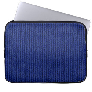 Blaue Wolle, engmaschig gestrickt, Nahaufnahme Laptopschutzhülle