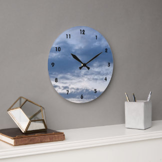 Blauer bewölkter Himmel Große Wanduhr