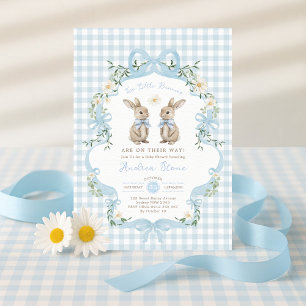 Blauer Bogen Zwillingsjungen Häschen Babyparty Einladung
