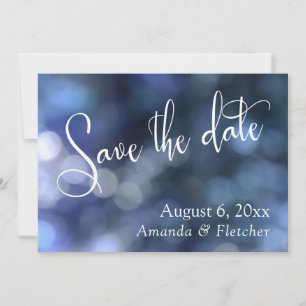 Blauer Bokeh, Moderne Save-the-Date-Kalligrafie Save The Date