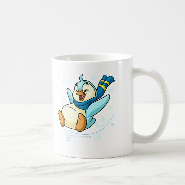 Blauer Bruce, der über Eis schiebt Kaffeetasse (Rechts)