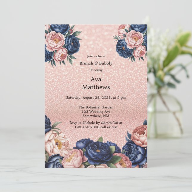 Blauer Brunch & Rose Gold Floral Brunch und Bubbly Einladung (Stehend Vorderseite)