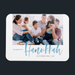 Blauer Brush Kalligrafie Happiest Hanukkah-Foto Magnet<br><div class="desc">Herzlichen Glückwunsch an Hanukkah! Senden Sie Ihren Lieben mit diesem handgeschriebenen Happy Hanukkah Magneten Urlaubsgrüße. Es zeichnet sich durch eine blaue Bürste moderne Kalligraphie aus. Personalisieren Sie diese,  indem Sie ein Foto,  Namen,  Datum und Nachricht hinzufügen. Dieser festlich blaue Kalligraphie-Urlaubsmagnet ist in anderen Fotos und Produkten erhältlich.</div>