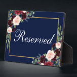 Blauer Burgund Blumenzwiebeltisch reserviert 12x18 Fotoplatte<br><div class="desc">Aquarellfarben Bläserburgundy Marsala Blue Gold Hochzeit Reserviert 12x18 Table Plaque</div>