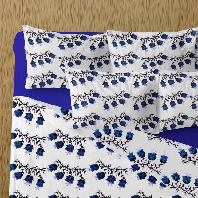 Blauer Canterbury Glocken auf Weinbergen Blume Kissenbezug (Blue Canterbury Bells on Vine Flowers Pillow Case)