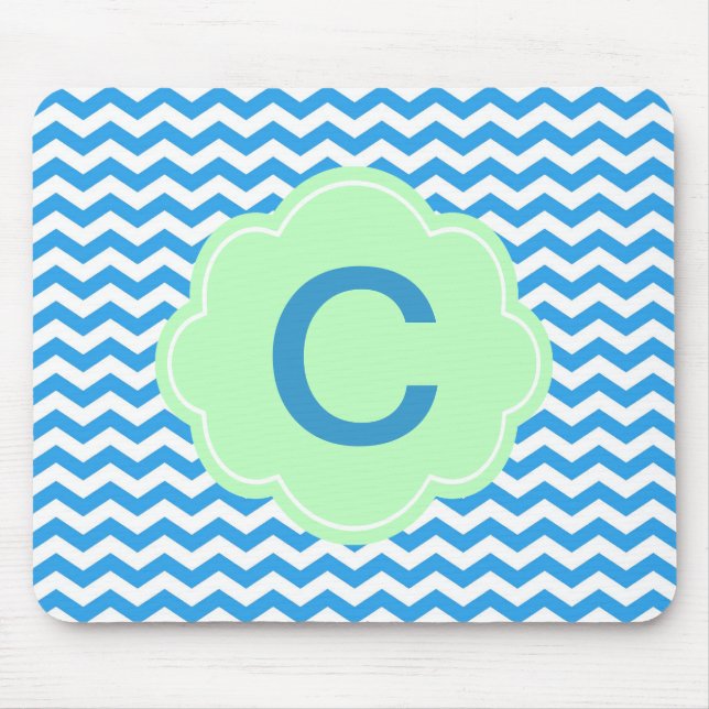 Blauer Chevron, leichte grüne Form, Monogramm Mousepad (Vorne)