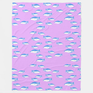 Blauer Fisch auf Flieder Fleecedecke