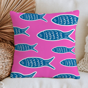 Blauer Fisch auf heißem rosa Dopamin-Ästhetik-Ozea Kissen