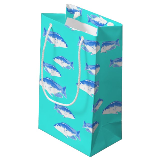 Blauer Fisch auf Türkis Kleine Geschenktüte (Rückseite Schrägansicht)