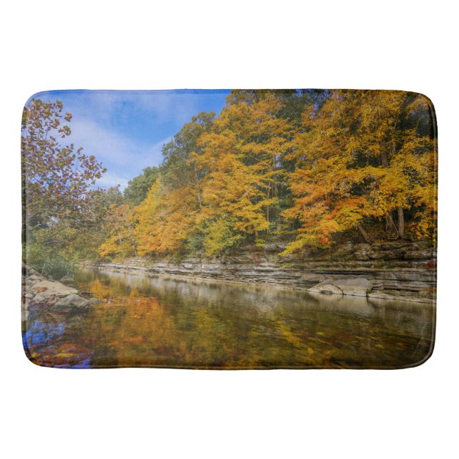 Blauer Fluss im Herbst Badematte (Vorderseite)