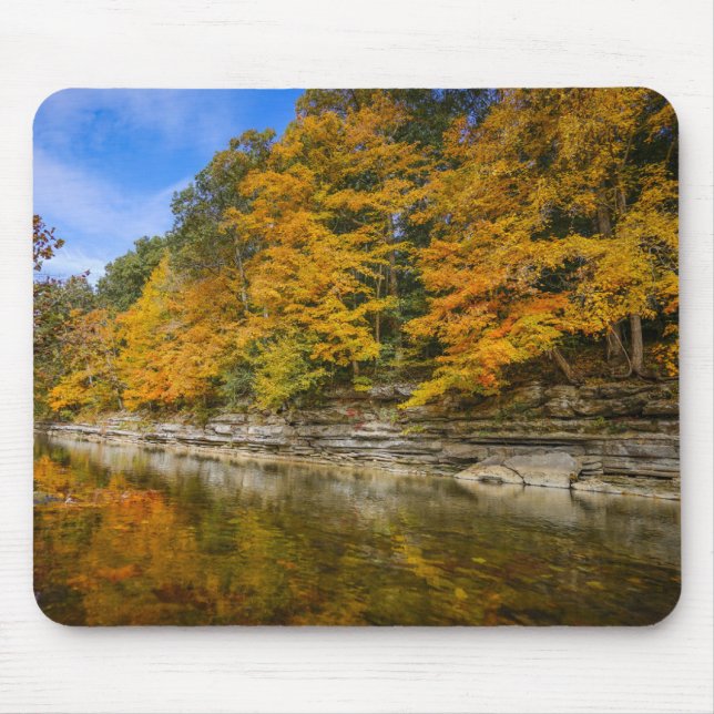 Blauer Fluss im Herbst Mousepad (Vorne)