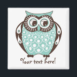 Blauer, glänzender, getreibender, individualisierb magnet<br><div class="desc">Blue Quirky Tawny Owl Anpassbare Magnet Eine niedliche und eigenartige Abbildung einer verzierten blauen Eule mit einem skallop-kantenförmigen Muster. Der Text zu diesem Punkt kann personalisiert sein.</div>