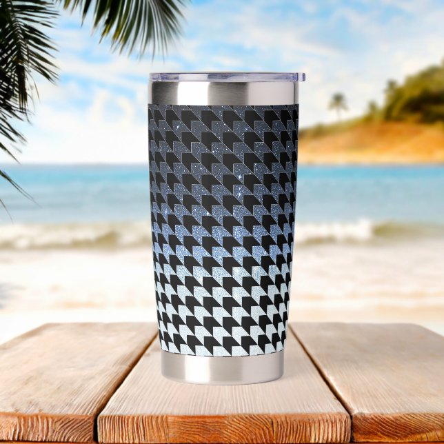 Blauer Glitzer und schwarzes Hahnentrittmuster Thermobecher (Strand)