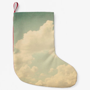 Blauer Himmel mit etwas weißem Puffsack, wolkig, V Kleiner Weihnachtsstrumpf