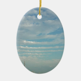 blauer Himmel mit welligen Wolken Keramik Ornament