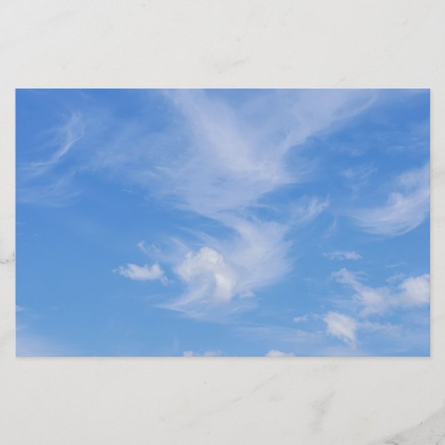 Blauer Himmel mit wispy Wolken Briefpapier (Vorderseite)