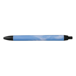 Blauer Himmel mit wispy Wolken Kugelschreiber