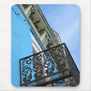 Blauer Himmel und Gebäude Mousepad