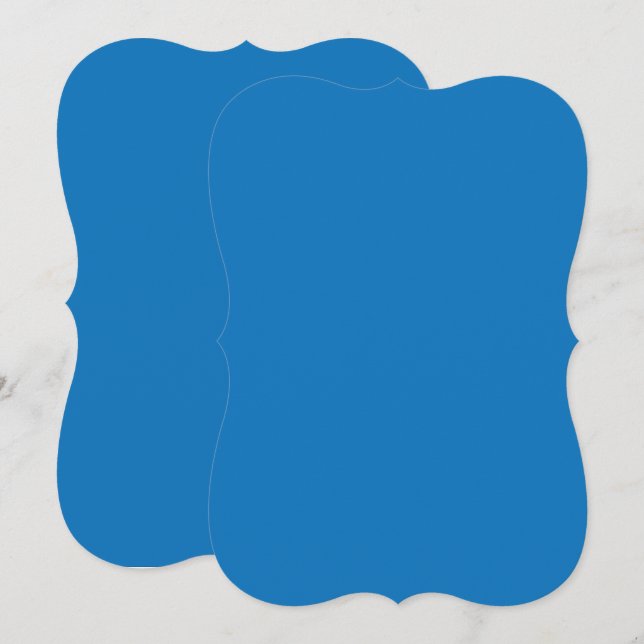 blauer Hintergrund mit schwarz-weißer Uhr (Vorne/Hinten)